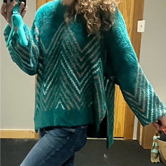 😍Arula Turquoise Chevron Sweater😍 - Picture 2 of 16